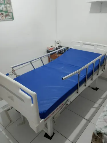Cama hospitalar em excelente condições