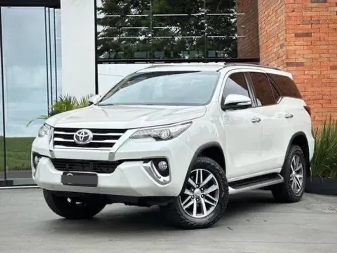 Toyota Hilux SW4 SRX 4X4 2.8 TDI 16V Dies. Aut. 2016