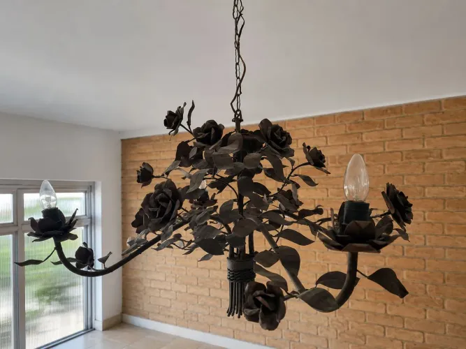 Lustre floral de ferro