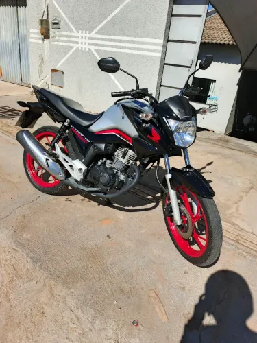 Titan 160 nova sem nem um detalhe, nunca rodou em aplicativo nova demais