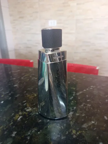 Perfume pouco usado, pois colecionava.