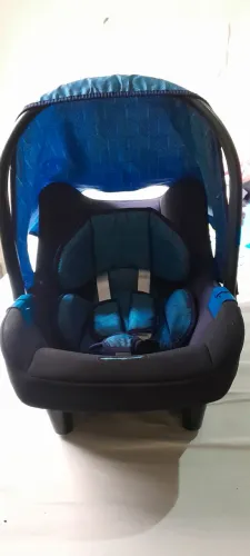 Vendo Cadeirinha Bebê Conforto, Carrinho de Passeio da Maral, Troninho Infantil da Buba