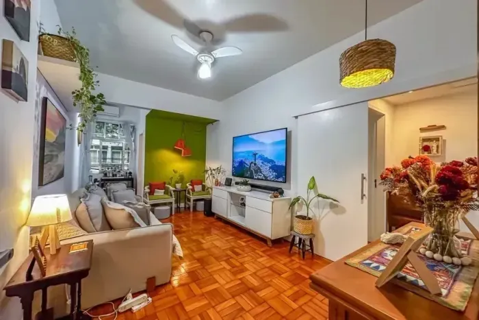 Apartamento reformado à venda na Rua Soares Cabral Conforto, praticidade e excelente loca