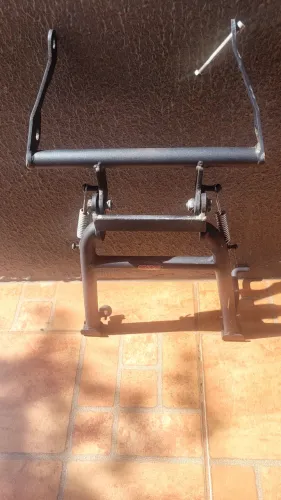 Cavalete central XRE 300.