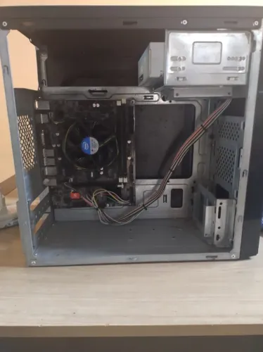 Dois Gabinetes PC Usados
