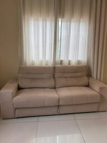 Sofá conservado bege em ótimo estado