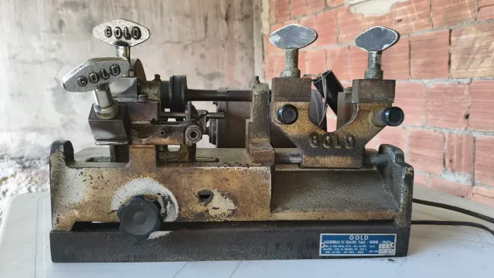 Máquina Copiadora de Chaves Manual (Yale / Gorge / Chapa)