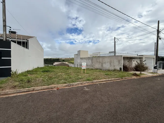 TERRENO À VENDA NO RESIDENCIAL FLORAIS DO LAGO EM APUCARANA.