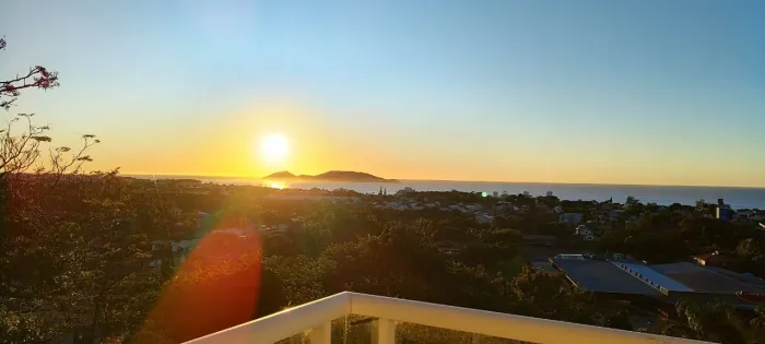 Casa para alugar com vista panorâmica para o mar no Morro das Pedras