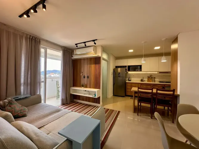 APARTAMENTO SEMIMOBILIADO A 80 METROS DO MAR, NA PRAIA DO GRAVATÁ DE NAVEGANTES