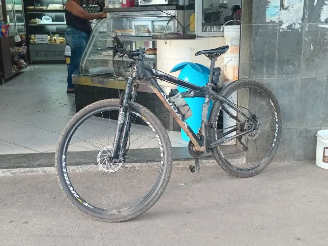 Relação Deore 20v, Cubos Arc, suspensão Pro shock ultra xc.