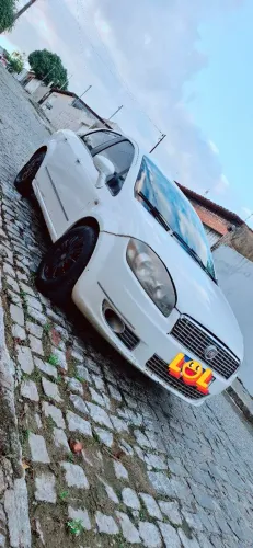 Fiat Linea Essence 1.8 Flex 16V 4P 2013