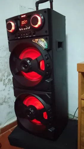 Caixa d som amvox 1100 w de potência interessado chama no privado valor 1100 pra sair hj