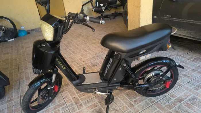 Bicicleta elétrica smart italiana bateria nova