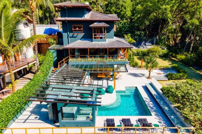Residência próxima à cachoeiras e vista para a mata preservada