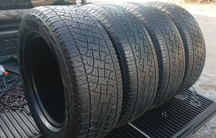 Pneu 265/60 aro 18 Pirelli Scorpion seminovos para camionete