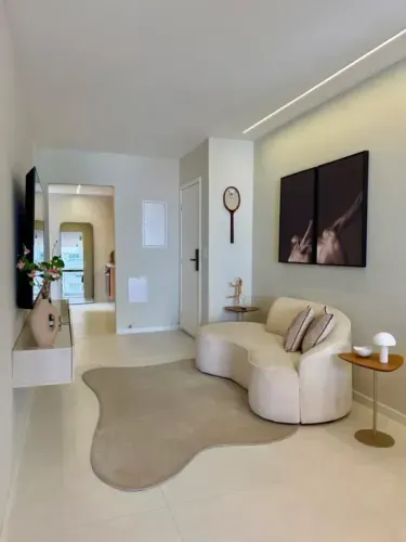 APARTAMENTO COM 3 SUÍTES MONTADO NO PARQUE DAS CASTANHEIRAS. /