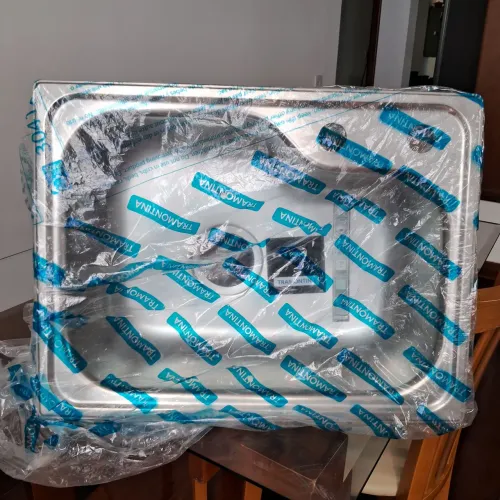 Vendo cuba aço inox acetinado tramontina 55x42 nova no plastico 800 reais *