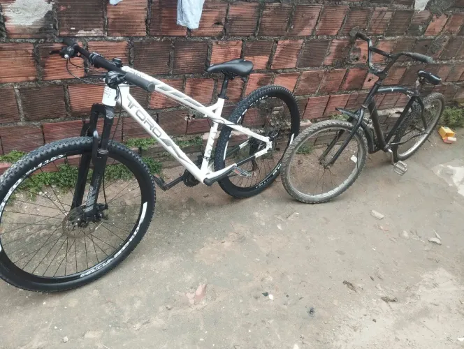 2 Bicicleta para vender logo : Mountain bike aro 29 e outra bicicleta aro 26