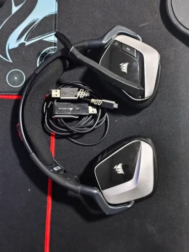 FONE CORSAIR VOID SEM FIO, MONITOR AOC 24POL 75HZ FHD GAMER