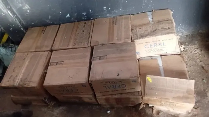 Caixas de Piso de Piscina ou Banheiro - Caixa com 21 x 9 Pisos juntados R$ 120,00 Cada CX