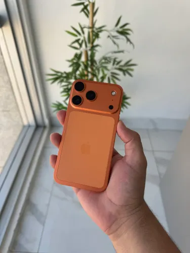 iPhone XR 64 gigas na carcaça do 17 Pro
