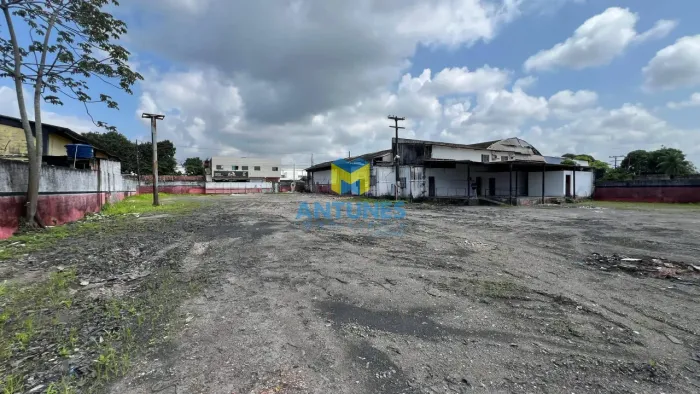 Alugue Terreno de 1.500m² com Galpão de 400m², em Prazeres