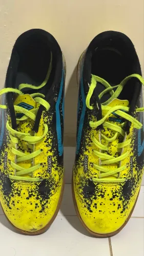 Tênis de futsal 