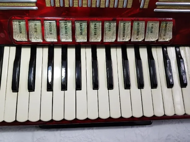 Acordeon Italiano em Quarta de Voz Oitavada 120 Baixos 