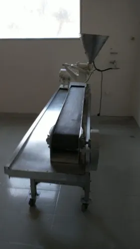 Envasadora de pomada com esteira
