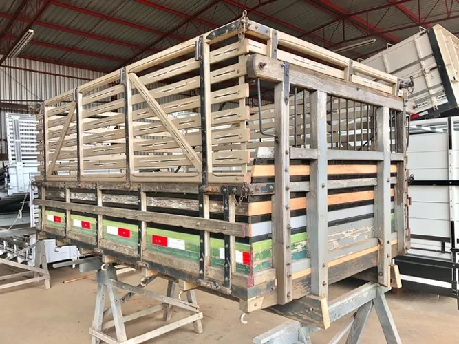 CARROCERIA MADEIRA GRANELEIRO HR