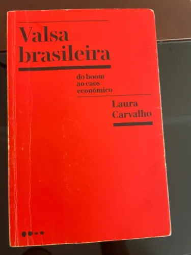 Livro sobre política e economia 
