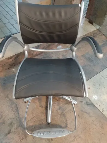 Cadeira da ferrante- Ótimo estado!