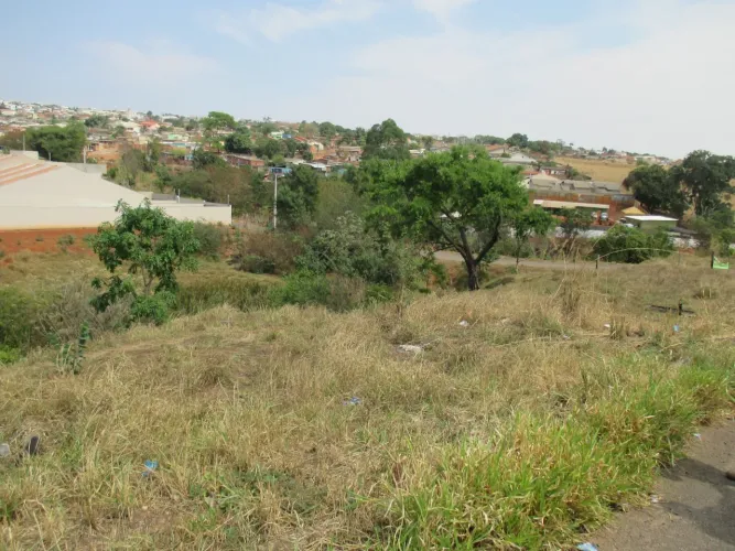Vende-se terrenos ao centro de Anápolis 