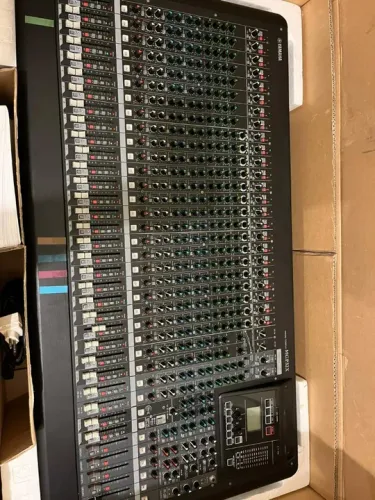 Mesa De Som Yamaha Mgp32x / 32 Canais / Original