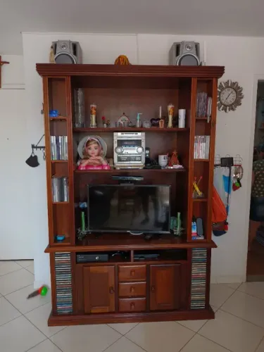 Estante de sala em madeira maciça com varias divisões madeira de primeira 