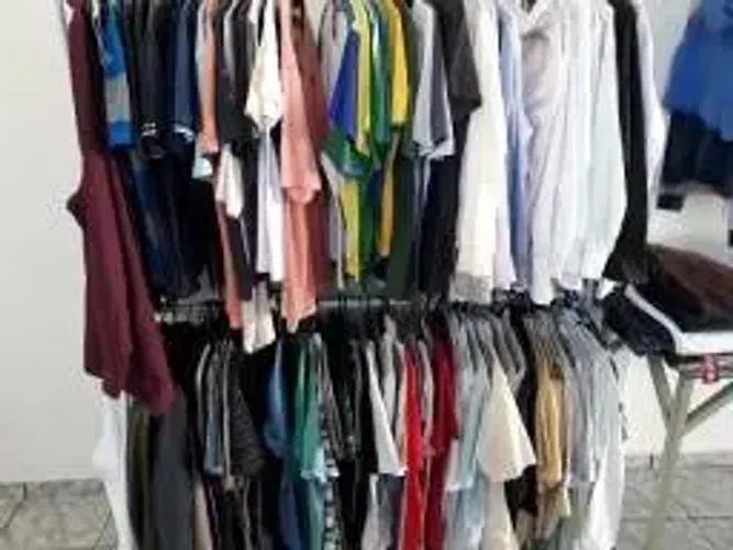 Lote com 15 camisas polo e camisetas em ótimo estado (favor ler a descrição)