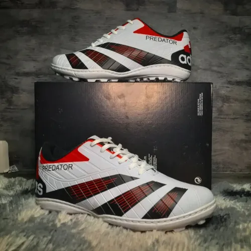Chuteira Adidas predator Society 