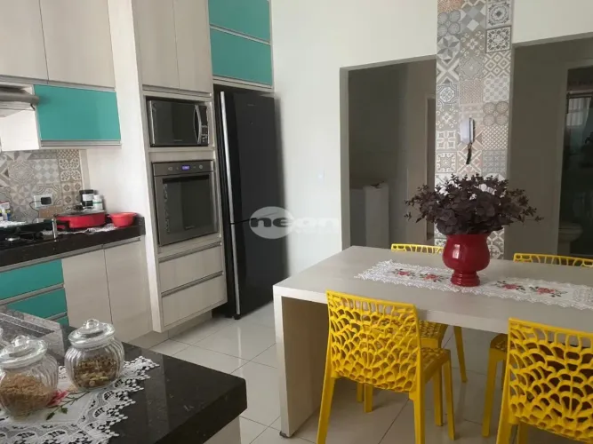 Casa assobradada à venda na Vila Scarpelli, em Santo André, com 323,69m² de área construíd