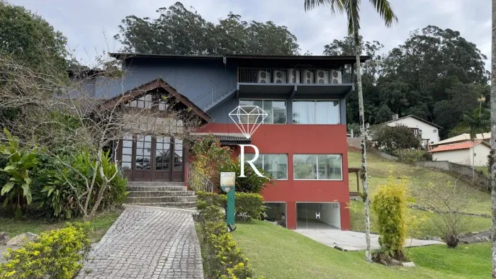 Ponto comercial no bairro Carvoeira