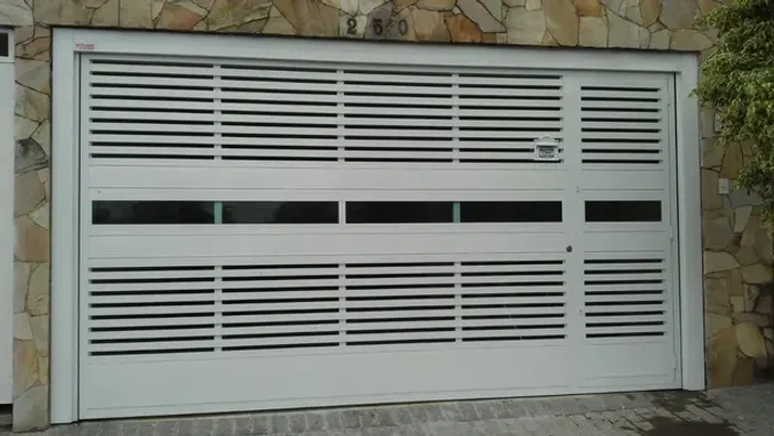 Portão Basculante de Alumínio