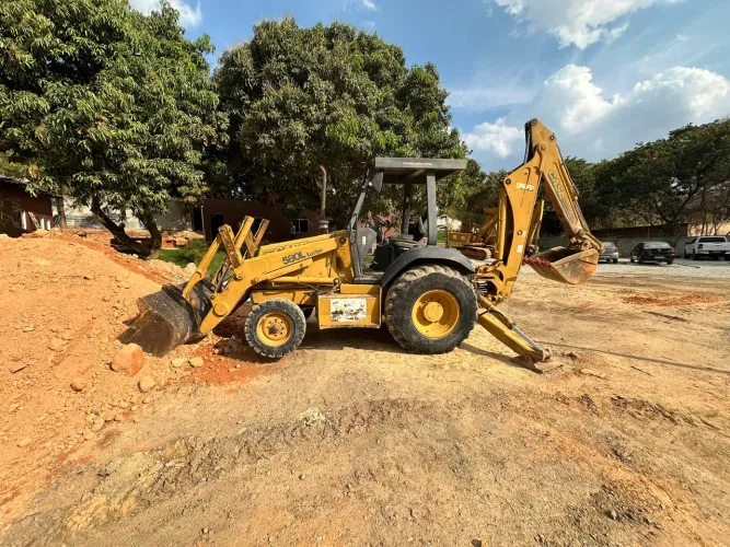 Retroescavadeira Case 580L 1999