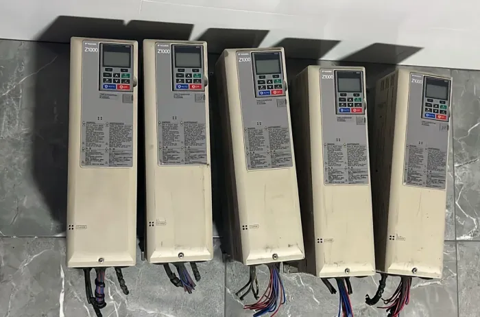5 Inversor Yaskawa 15HP 480V