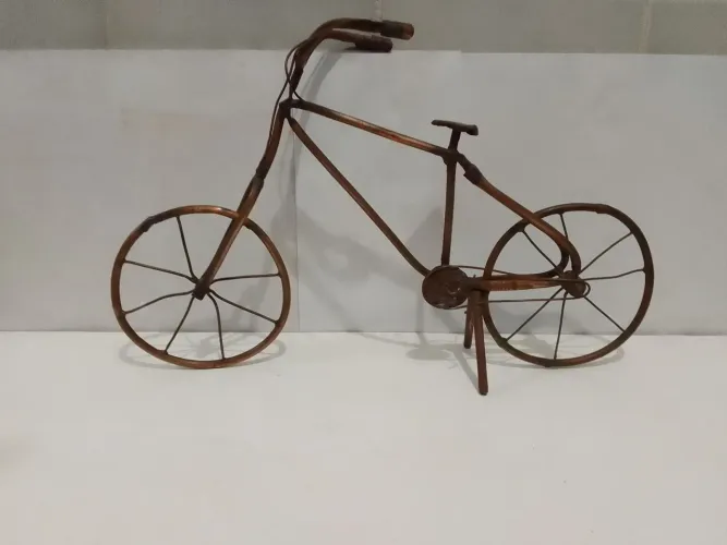 Escultura de Bicicleta Decorativa