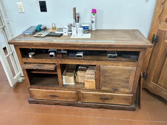 Aparador Balcão Rústico de Madeira Maciça com Gavetas e Prateleiras
