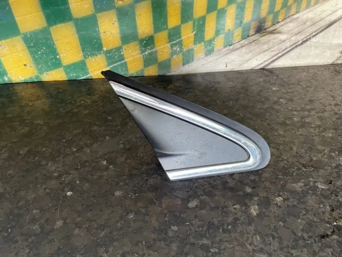 Moldura do pára-lama acabamento retrovisor lado direito peugeot 208 2015 a 2019 *0