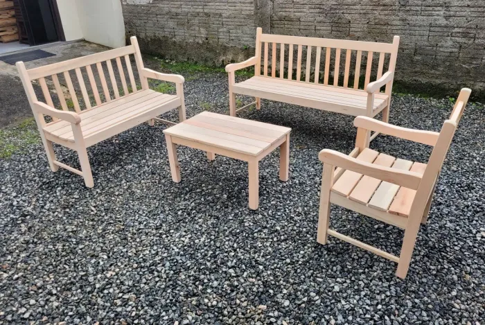 Conjunto bancos de Jardim em Madeira