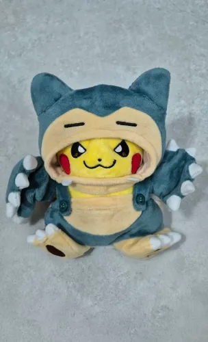 Pokémon Pikachu Fantasiado de Snorlax