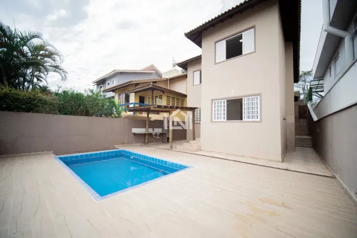 Casa à venda no condomínio Jardim das Flores
