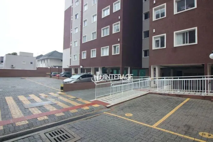 Apartamento com 2 dormitórios para alugar, 50 m² por R$ 2.465,10/mês - Santa Cândida - Cur